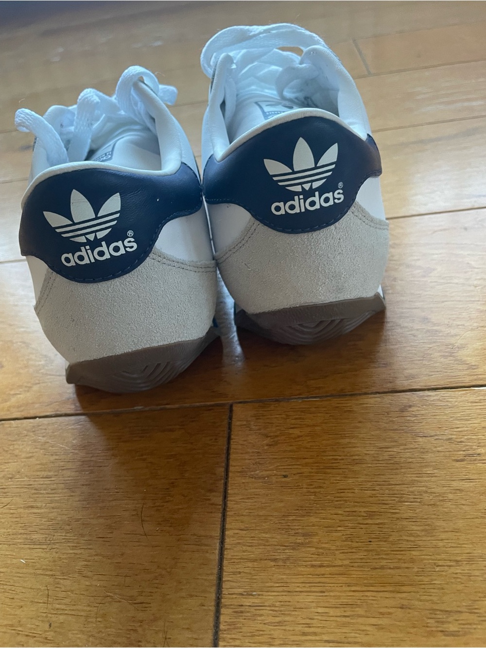 adidas White Sneakers with Navy Three-Stripes M 5.5/W6.5 - Picture 5 of 8
